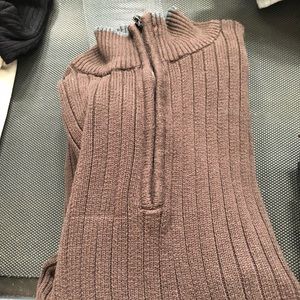 Men’s DKNY Zip Up Sweater.